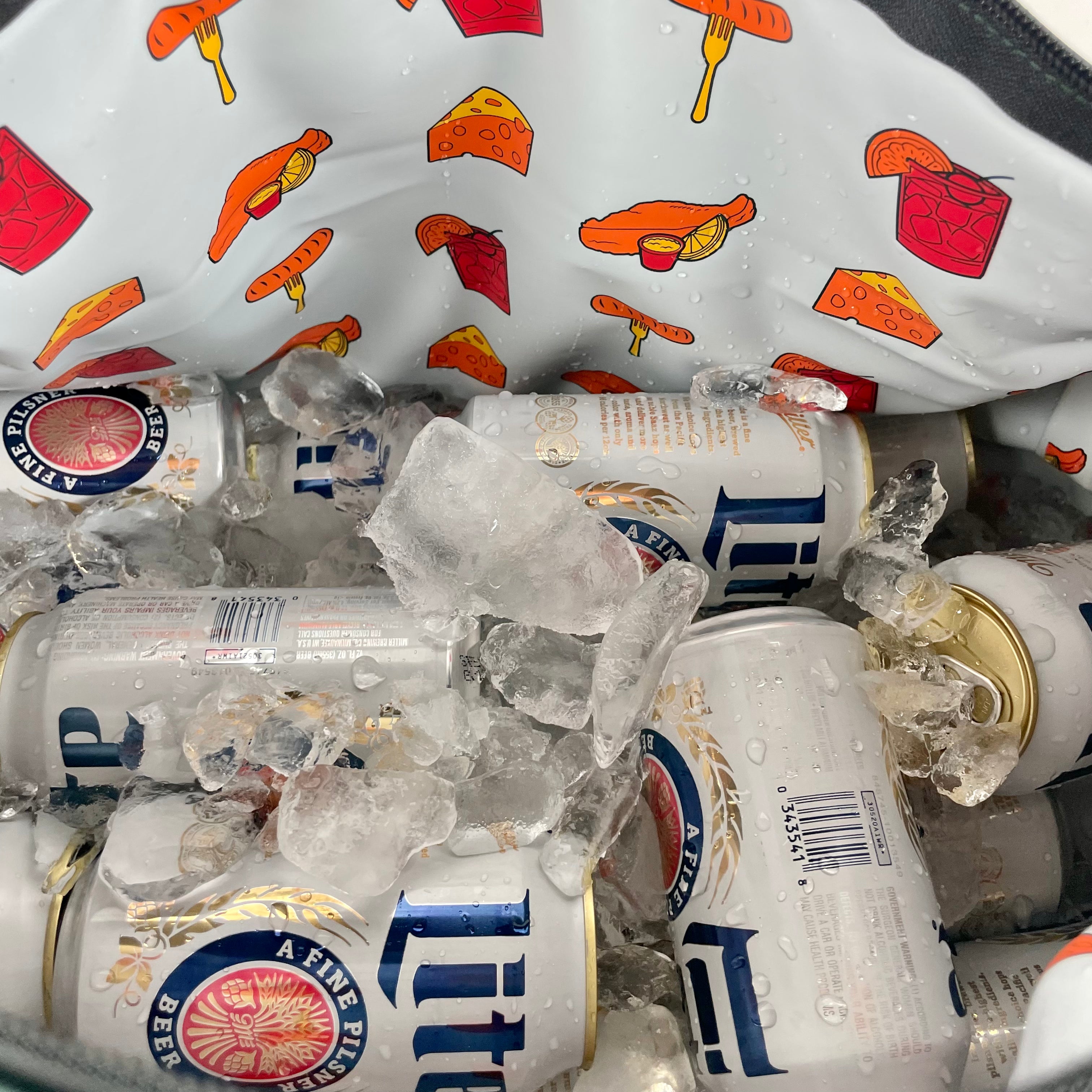 Duffle-cooler-bag-with-cans-&-ice