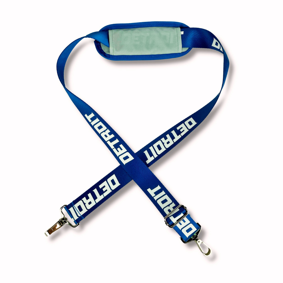 Magnetic hand strap of a duffle cooler