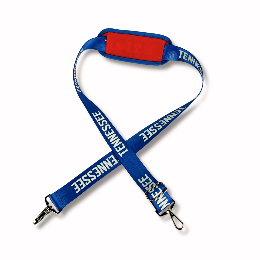 Magnetic hand strap of a carry on duffle bag